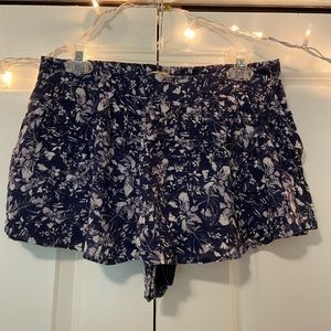 Kohl’s Floral Shorts Size M